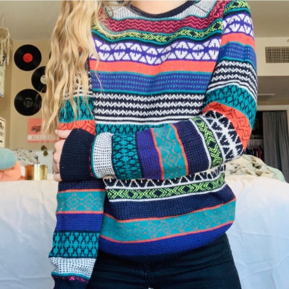 {H&M} patterned crewneck sweater
